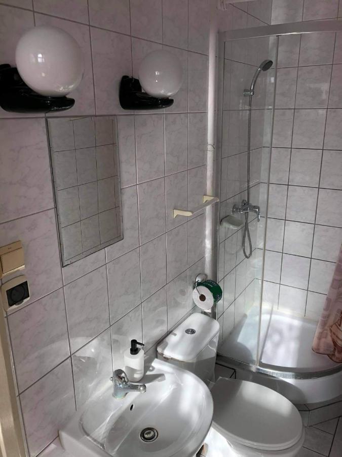 U Szermierzy Hostel Вроцлав Екстериор снимка
