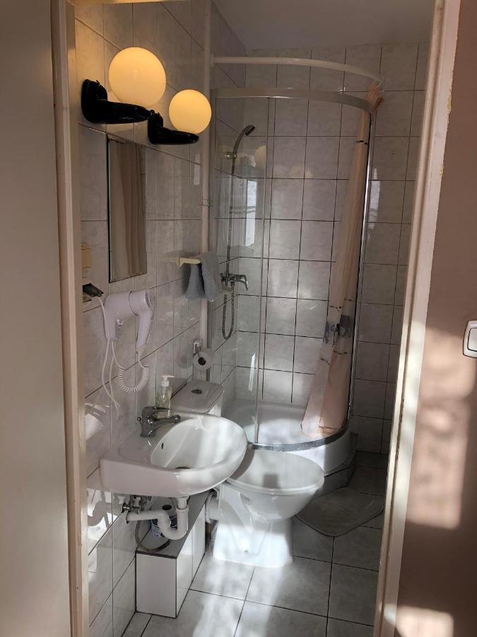 U Szermierzy Hostel Вроцлав Екстериор снимка