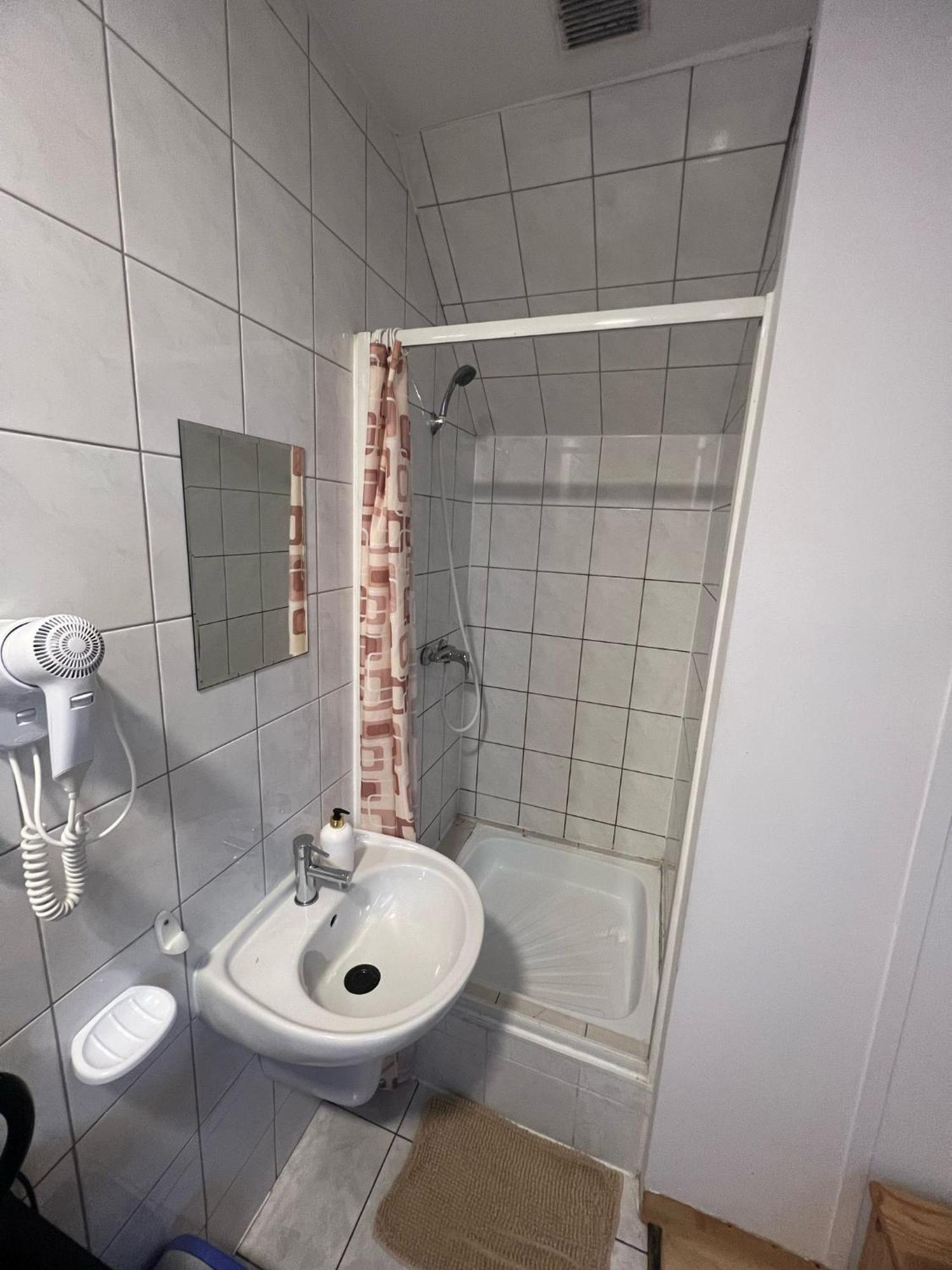 U Szermierzy Hostel Вроцлав Екстериор снимка