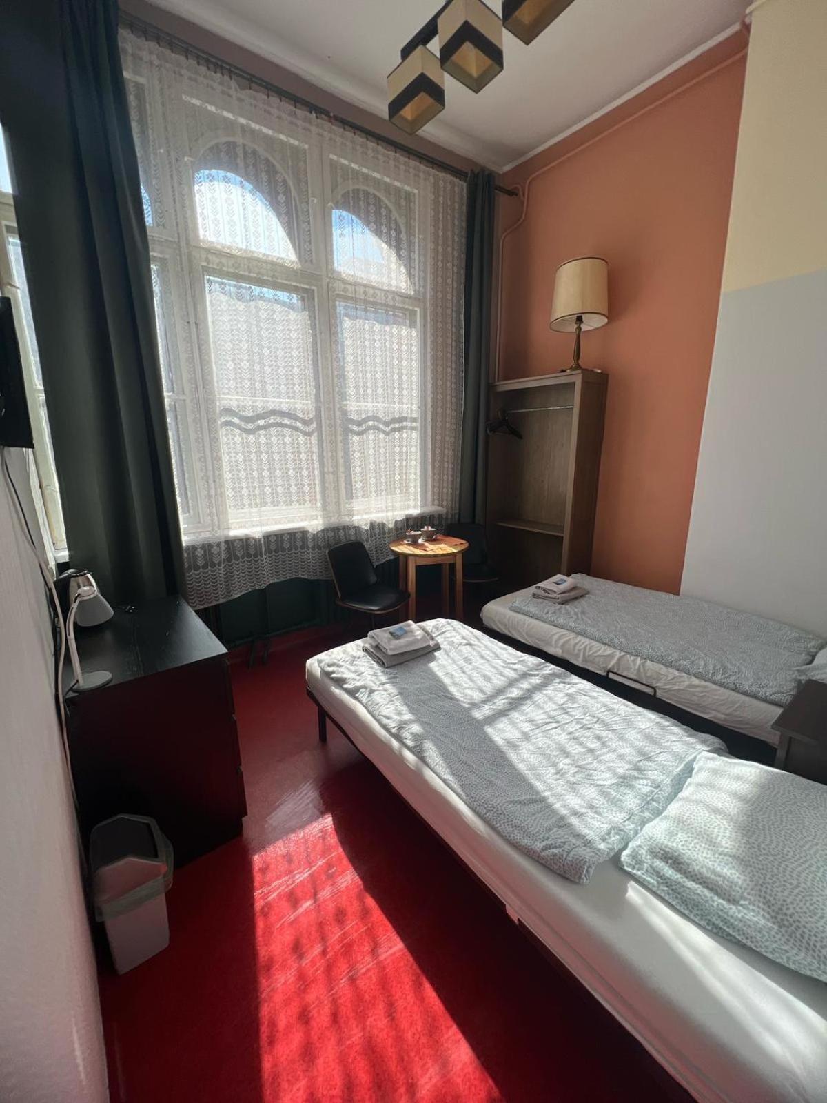 U Szermierzy Hostel Вроцлав Екстериор снимка